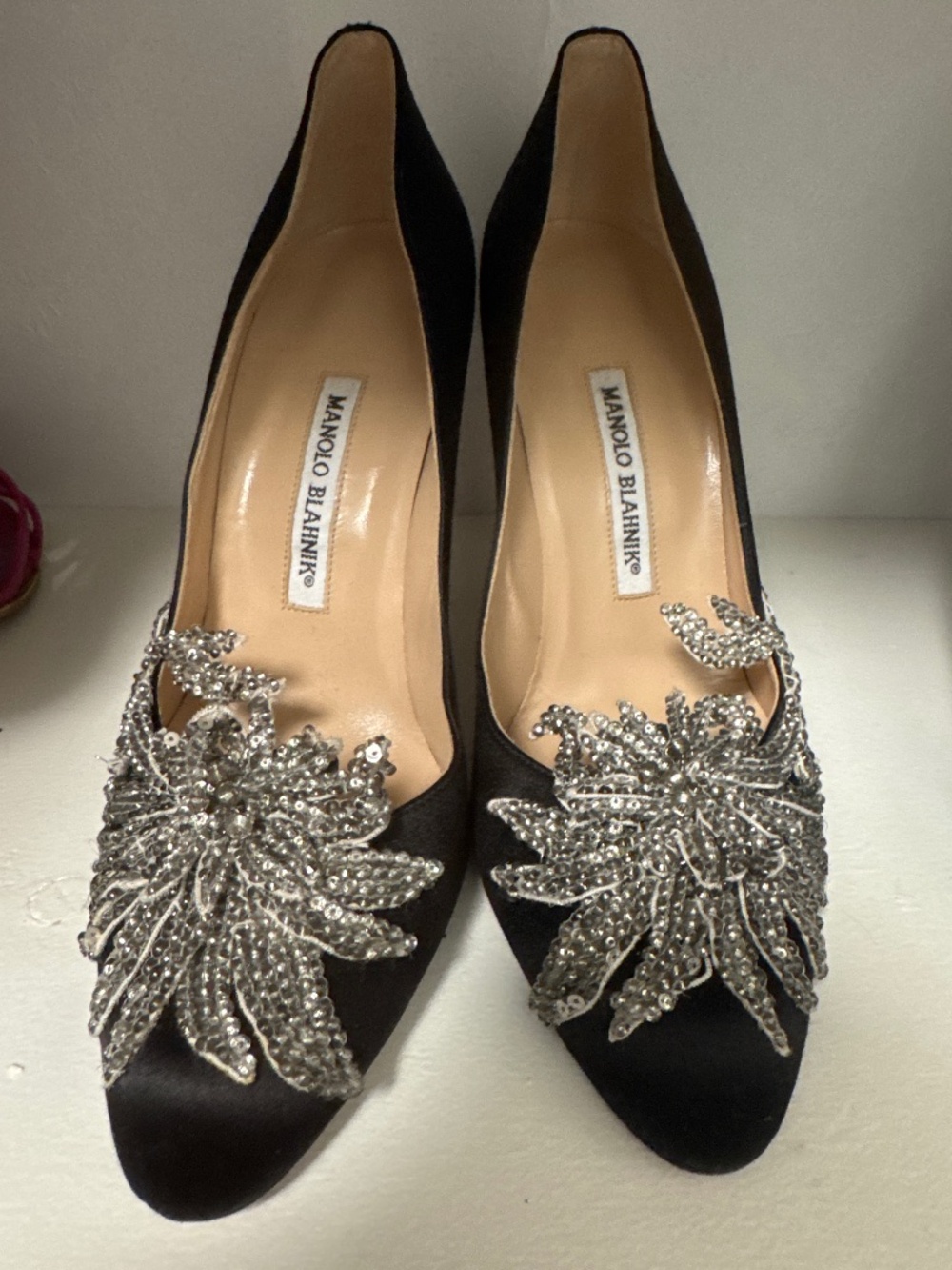 Manolo Blahbik Black Swan Pump Size 38